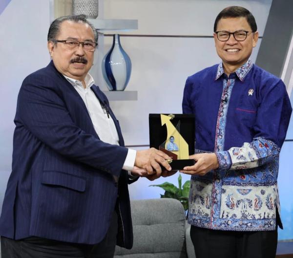 Sukses Jembatani Pengawasan dan Inovasi Industri, Kepala BPOM Taruna Ikrar Raih Penghargaan Visioner