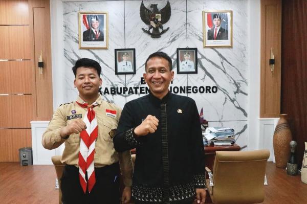 Jalan Kaki Keliling Indonesia, Pemuda Pramuka Ini Ditemui Bupati Setelah Singgah di Bojonegoro
