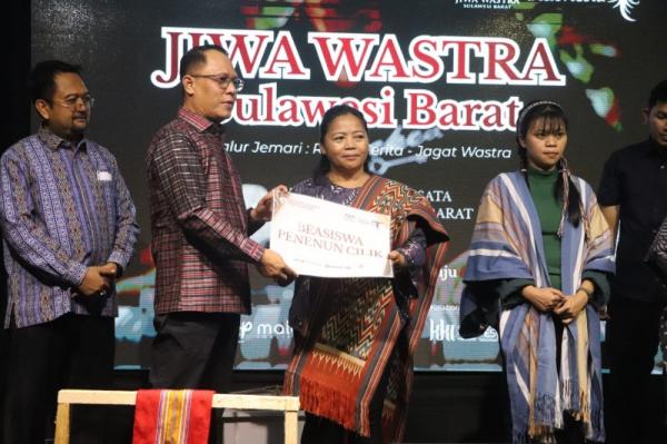 Jiwa Wastra Sulbar 2026 Resmi Dibuka, Dorong Tenun Lokal Tembus Pasar Nasional