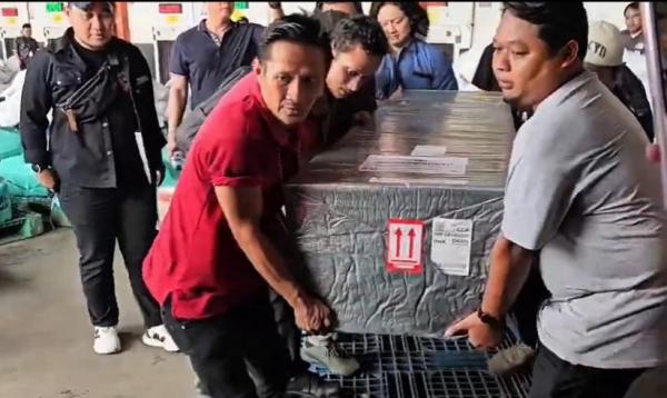 Jenazah Korban Helikopter Jatuh di Kalbar Tiba di Klaten, Tangis Keluarga Pecah