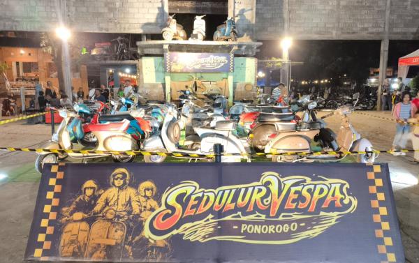 Kenalkan Wisata Lokal, Ratusan Pecinta Vespa Berbagai Daerah Berkumpul di Ponorogo