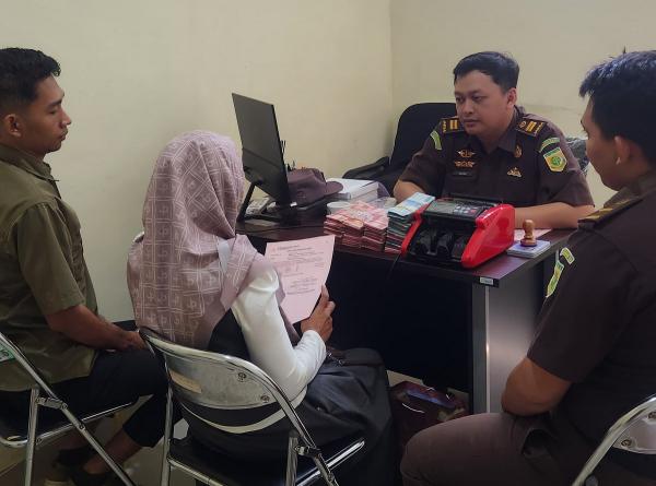 Terpidana Korupsi BKKD Padangan, Lunasi Denda Rp200 Juta ke Kejari Bojonegoro