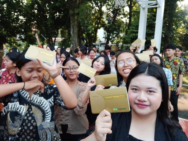 Hari Kartini, SMA Don Bosko Cetak Rekor Literasi dan Inklusi Menabung Emas dengan Peserta Terbanyak