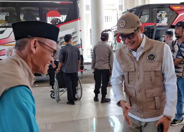 Ratusan Jemaah Haji Kloter Pertama Masuk Asrama Haji Indramayu, Besok Terbang ke Tanah Suci