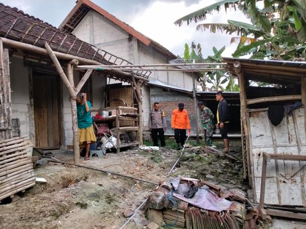 Tanah Amblas 380 Meter di Bantaran Kali Kening Bojonegoro, Warga Tetap Bertahan di Rumah