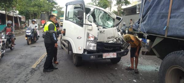 Truk Tabrak Trailer Parkir di Jalan Untung Suropati Bojonegoro, Begini Kronologinya