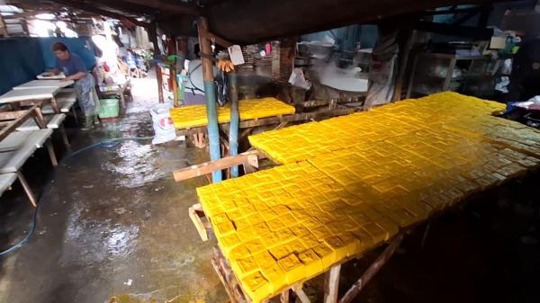 Kenaikan Harga Kedelai dan Material Produksi Picu Penurunan Omzet Perajin Tahu Takwa Khas Kediri