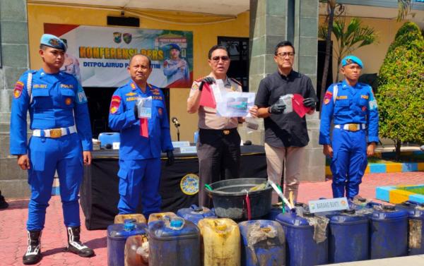 Ditpolairud Polda Jatim Gagalkan Penyelundupan 930 Liter Solar Subsidi di Tanjung Perak