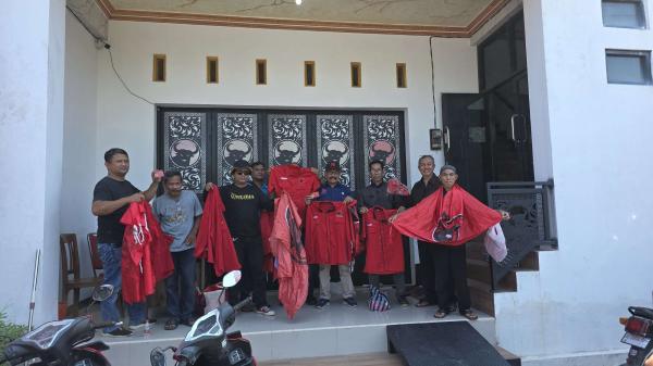 Eks Pengurus PAC PDIP Tulungagung Kembalikan Atribut Partai