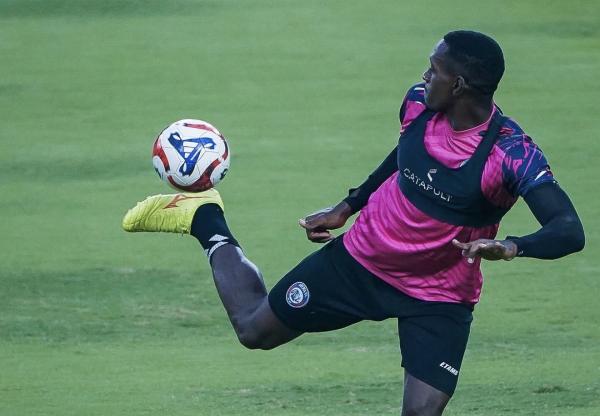 Arema FC Siapkan Kekuatan Penuh, 10 Pemain Asing Diboyong ke Bandung