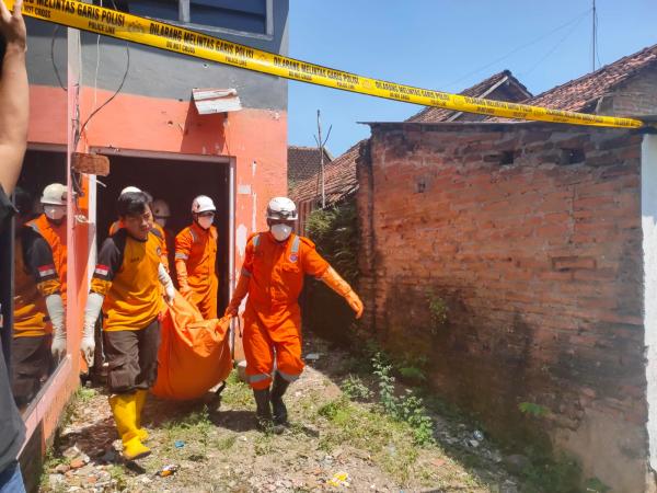 Warga Jombang Geger, Pria Tinggal Seorang Diri Ditemukan Tewas Membusuk di Dalam Rumah