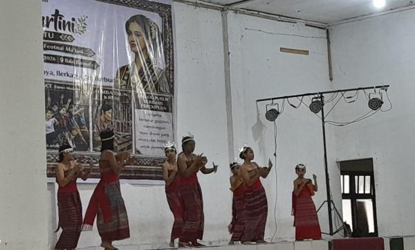 Dari Tenun Ikat hingga Fashion Show, Perempuan TTU Ramaikan Hari Kartini 2026