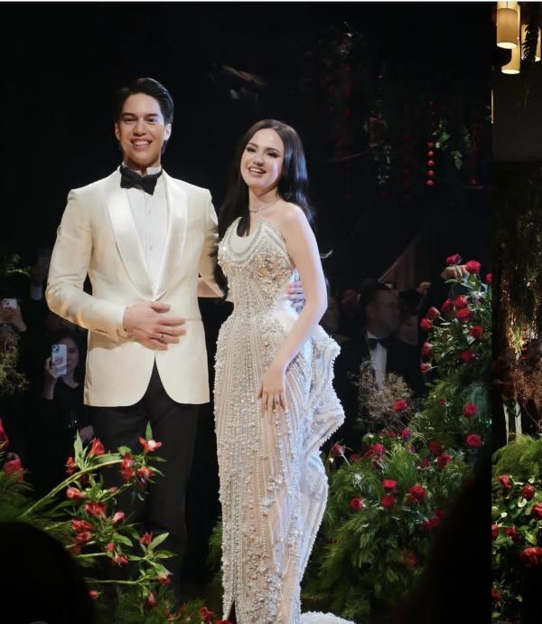 Detail Penampilan El Rumi & Syifa Hadju di Malam Resepsi: Mewah, Modern, dan Berkelas