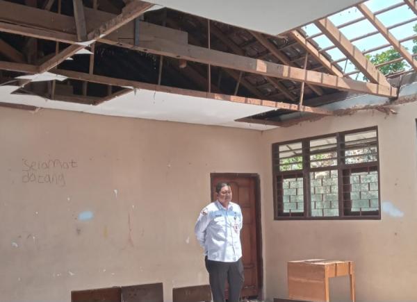 Plafon SDN Ngasinan IV Sukoharjo Ambrol, Perbaikan Terkendala Anggaran