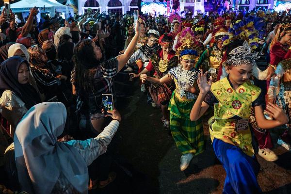 Potret Tarian Massal Hari Tari Sedunia