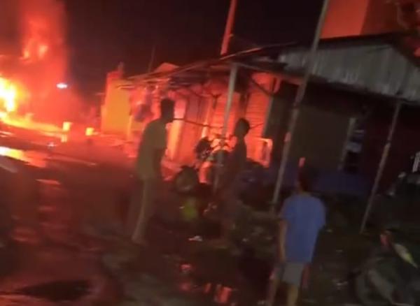 Pasar Kanjengan Semarang Terbakar Hebat, Ratusan Kios Hangus