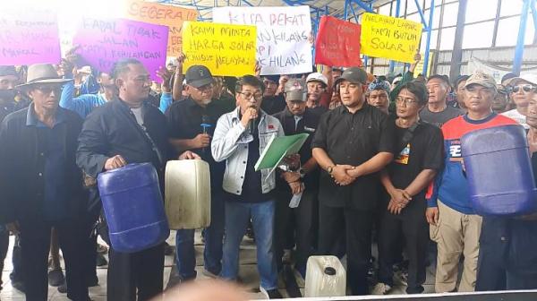Harga BBM Tinggi, Ratusan Kapal Nelayan Indramayu Terancam Mangkrak