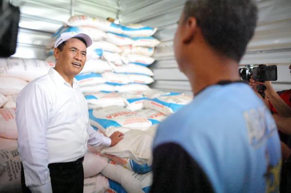 Harga Pupuk Dunia Naik 40%, Presiden Prabowo Subianto Justru Turunkan Pupuk Subsidi 20% untuk Petani