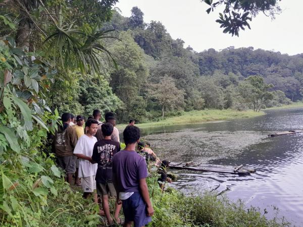 Pelajar SD Diduga Tenggelam saat Naik Rakit di Danau Wisata Rana Mese