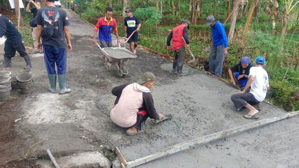 Gotong Royong Bangun Jalan Desa, CSR KDMP Ubah Akses Rusak Jadi Mulus