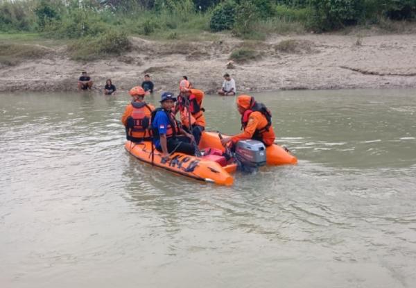 Tim SAR Lakukan Pencarian Seorang Warga Godong Yang Tenggelam di Sungai Serang Saat Cari Biawak