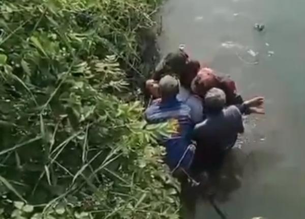 Kecelakaan Tunggal di Jombang, Ibu Rumah Tangga Kendarai Sepeda Listrik Tewas Tercebur Sungai