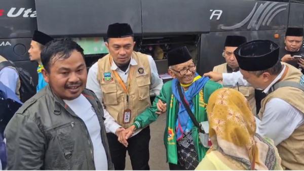 Ratusan Jemaah Haji Garut Diberangkatkan ke Kertajati, Lima Orang Tunda Keberangkatan