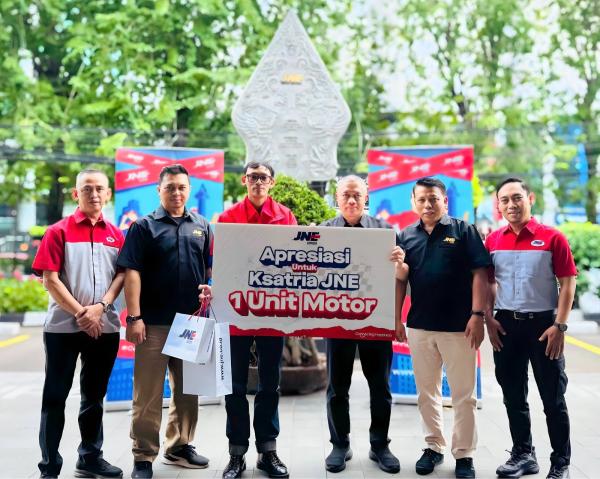 Dibegal Saat Antar Paket, Kurir Ini Malah Dapat Kejutan