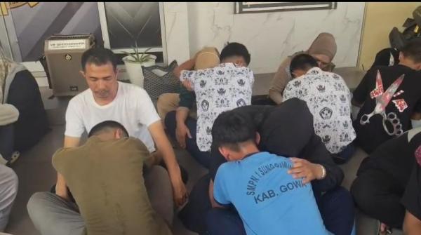 Haru di Mapolres Gowa, 31 Pelajar SMP Bersimpuh Minta Maaf kepada Orang Tua