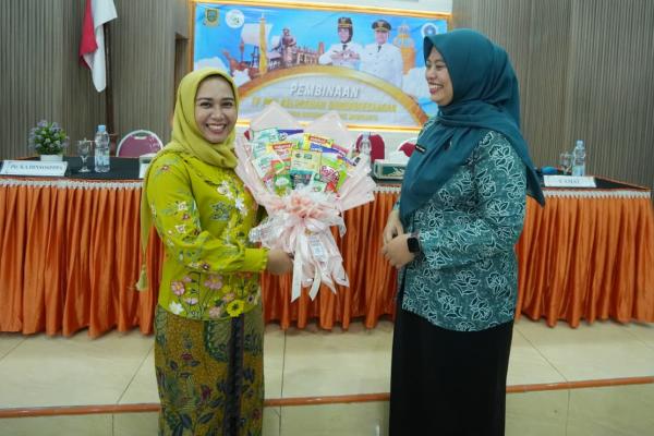Kreatif, Ibu-ibu di Kota Mojokerto Buat Kerajinan Buket Bernilai Ekonomis