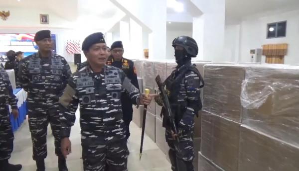 TNI AL Sergap Truk Kontainer Muatan Rokok Ilegal dari Surabaya di Makassar