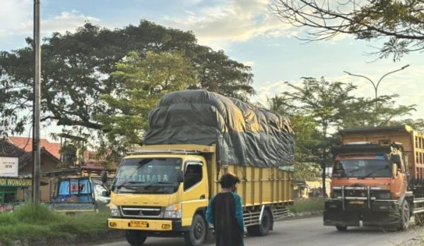 Aktivis Soroti Lemahnya Pengawasan Pemkot Cilegon atas Truk Tambang Pasir di JLS‎