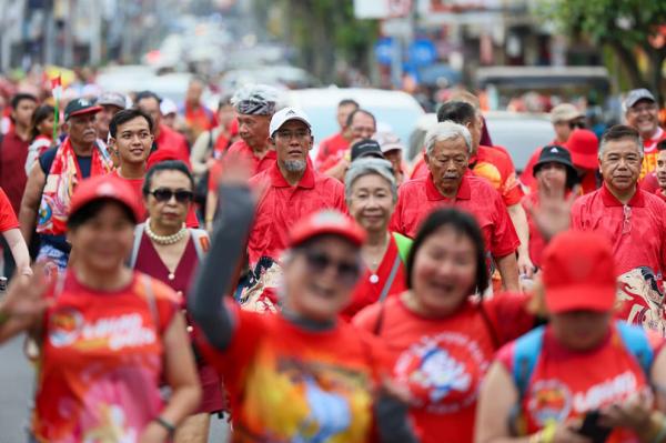 Sport Tourism Jateng Kian Mendunia, Ribuan Pelari dari 44 Negara Ramaikan Red Dress Run