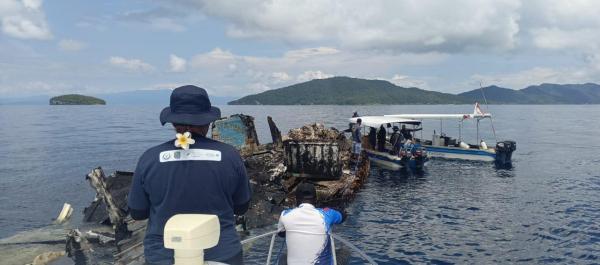 Bangkai Kapal Misterius di Raja Ampat Sulit Dievakuasi, Cuaca Buruk Jadi Ancaman Baru 