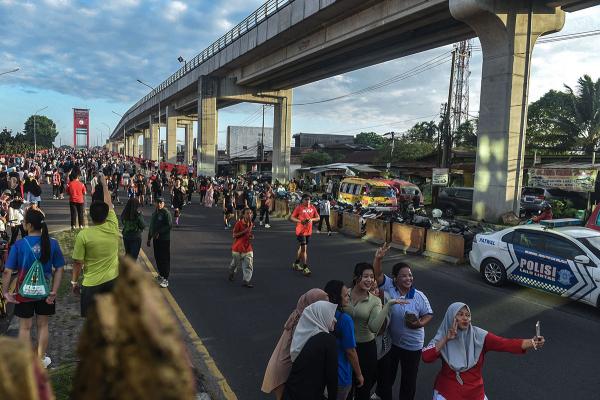 Potret Warga Padati Car Free Day Palembang