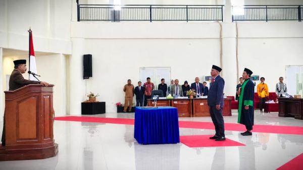 Badarudin Mayalibit Resmi dilantik Sebagai Wakil Ketua III DPRK Raja Ampat, Ini Pesan Bupati