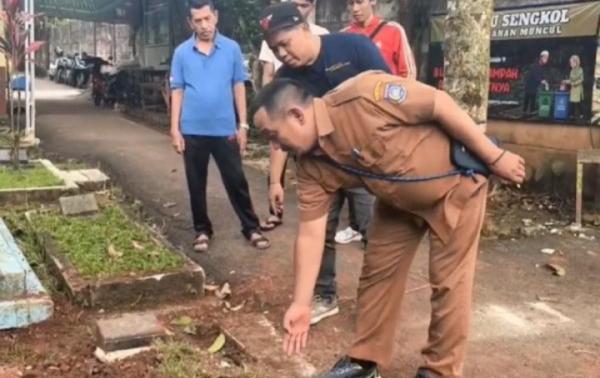 Aksi Nekat Warga Cisauk Bongkar Makan Ibu Kandungan, Setelah Bertengkar dengan Keluarga