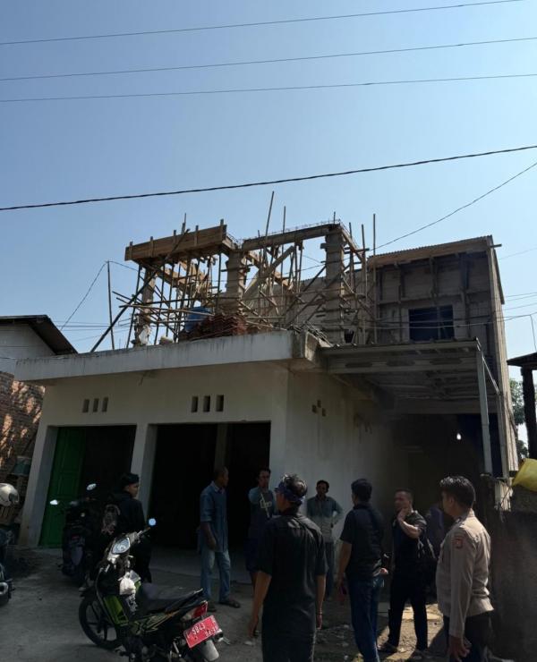 Buruh Bangunan di Purwakarta Tewas Tersengat Kabel Tegangan Tinggi Saat Angkat Besi Cor