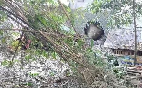 Bikin Syok! Batu Raksasa Longsor dari Bukit Menghantam Rumah Warga Watukumpul Pemalang