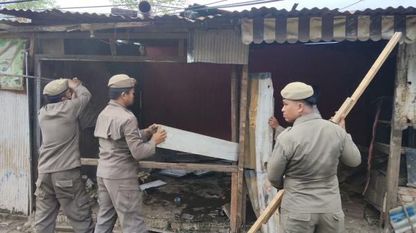 16 Lapak Liar Ditertibkan di Makassar, Kawasan Samping Tol Kembali Lancar