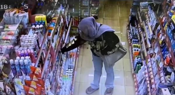 Seorang Wanita Nekat Curi Berbagai Produk Kosmetik Senilai Rp850 Ribu  di Minimarket Nangkaan