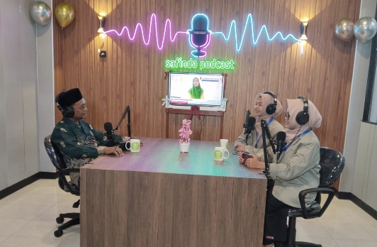 Podcast Jadi Tren Baru di Pesantren, Pondok di Surabaya Ini Kenalkan Media Broadcasting ke Siswa