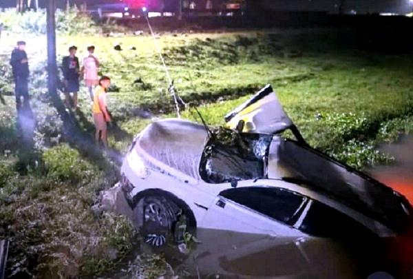Mobil Tercebur di Saluran Irigasi Desa Klampok Godong, Satu Orang Meninggal Dunia