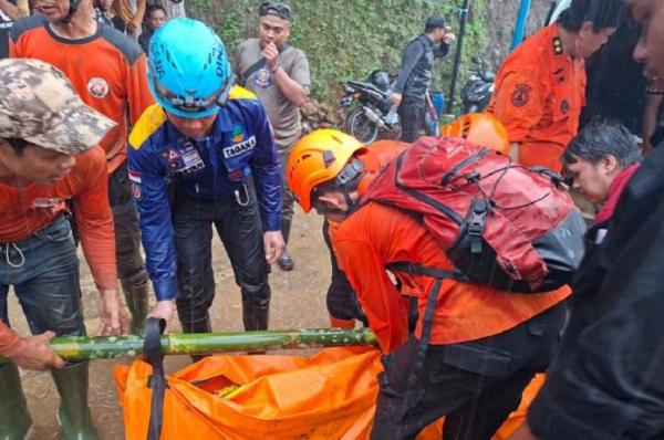 Sedang Asyik Berfoto, Dua Gadis Asal Karawang Tewas Terkena Longsor di Curug Cileat Subang