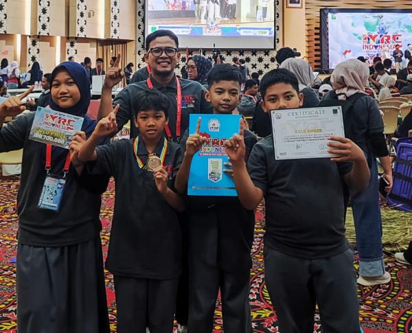 Robot Asisten Dokter Bawa Tim Smart Robo SD UMP Raih Emas di Kompetisi Robotik ASEAN