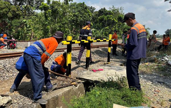Cegah Kecelakaan, KAI Daop 4 Semarang Tutup Pelintasan Sebidang Tanpa Penjaga di Gubug