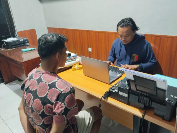 Manfaatkan Pintu Tak Dikunci, Buruh Harian di Gowa Gasak 2 Ponsel Senilai Rp10 Juta