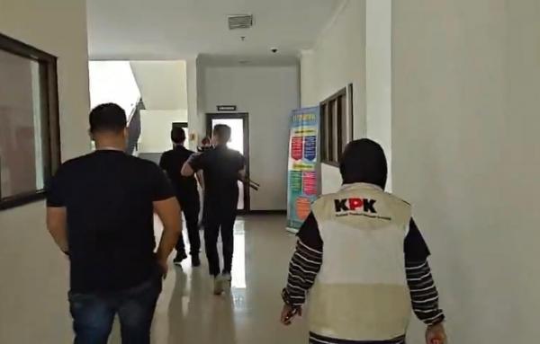 KPK Kembali ke Ponorogo Geledah Kantor Dinas Kesehatan, Ini yang Dicari