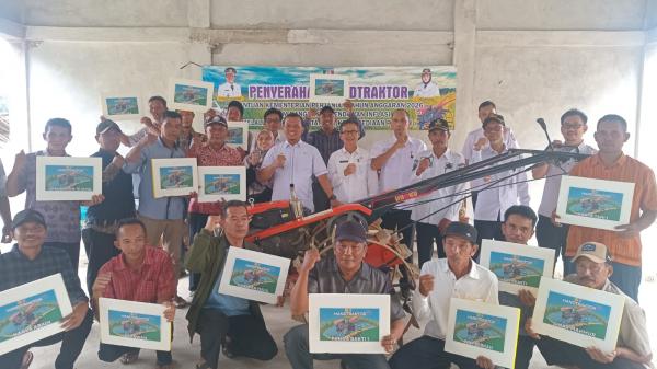20 Traktor Tangan Dibagikan, Petani Pringsewu Siap Tingkatkan Produksi