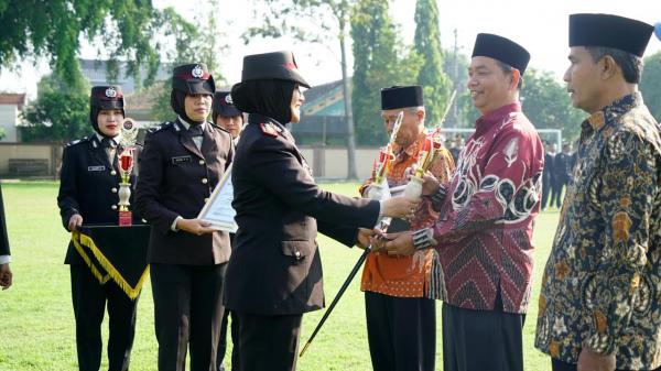 Harkitnas ke-118, Polres Sragen Beri Penghargaan Satkamling Terbaik Penggerak Keamanan Lingkungan